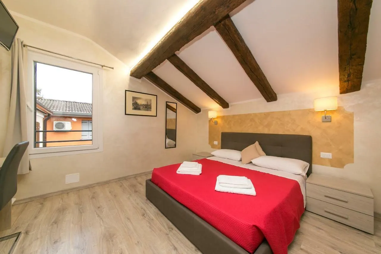 Red Lion Guest House Mestre 2*,  Italia