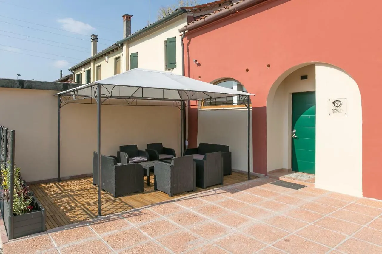 **  Red Lion Guest House Mestre Italia